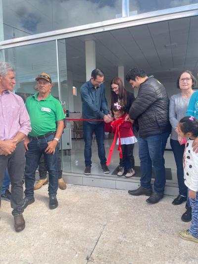 EstofLar inaugura filial em CandÃ³i